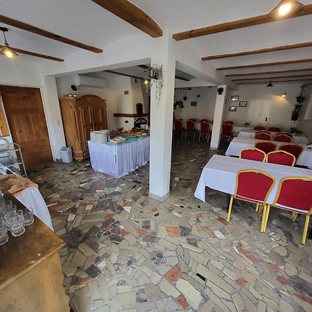Bed and Breakfast Silaine Recreation & Leisure Ошкіне Екстер'єр фото