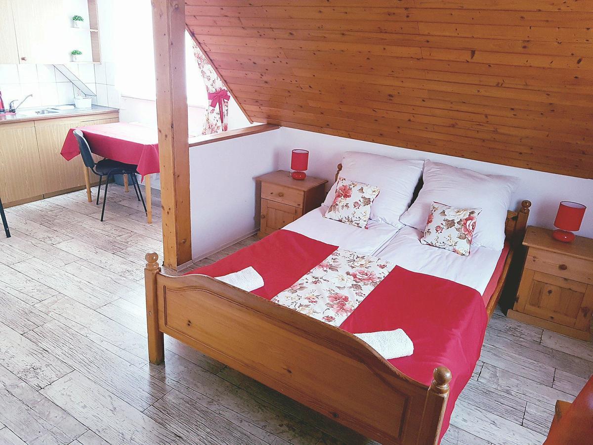 Bed and Breakfast Silaine Recreation & Leisure Ошкіне Екстер'єр фото